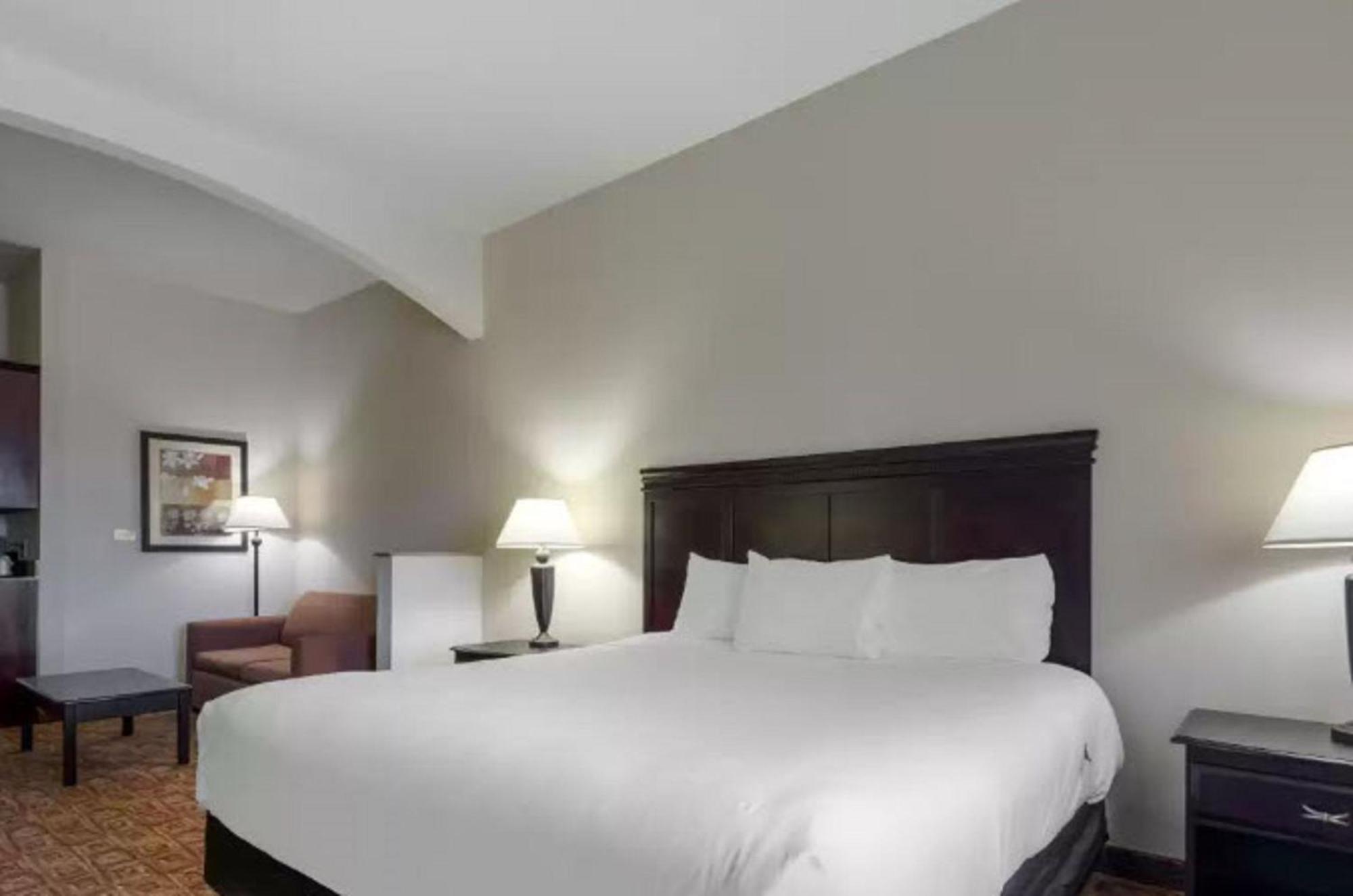 Lake Texoma Inn And Suites Denison Exteriér fotografie